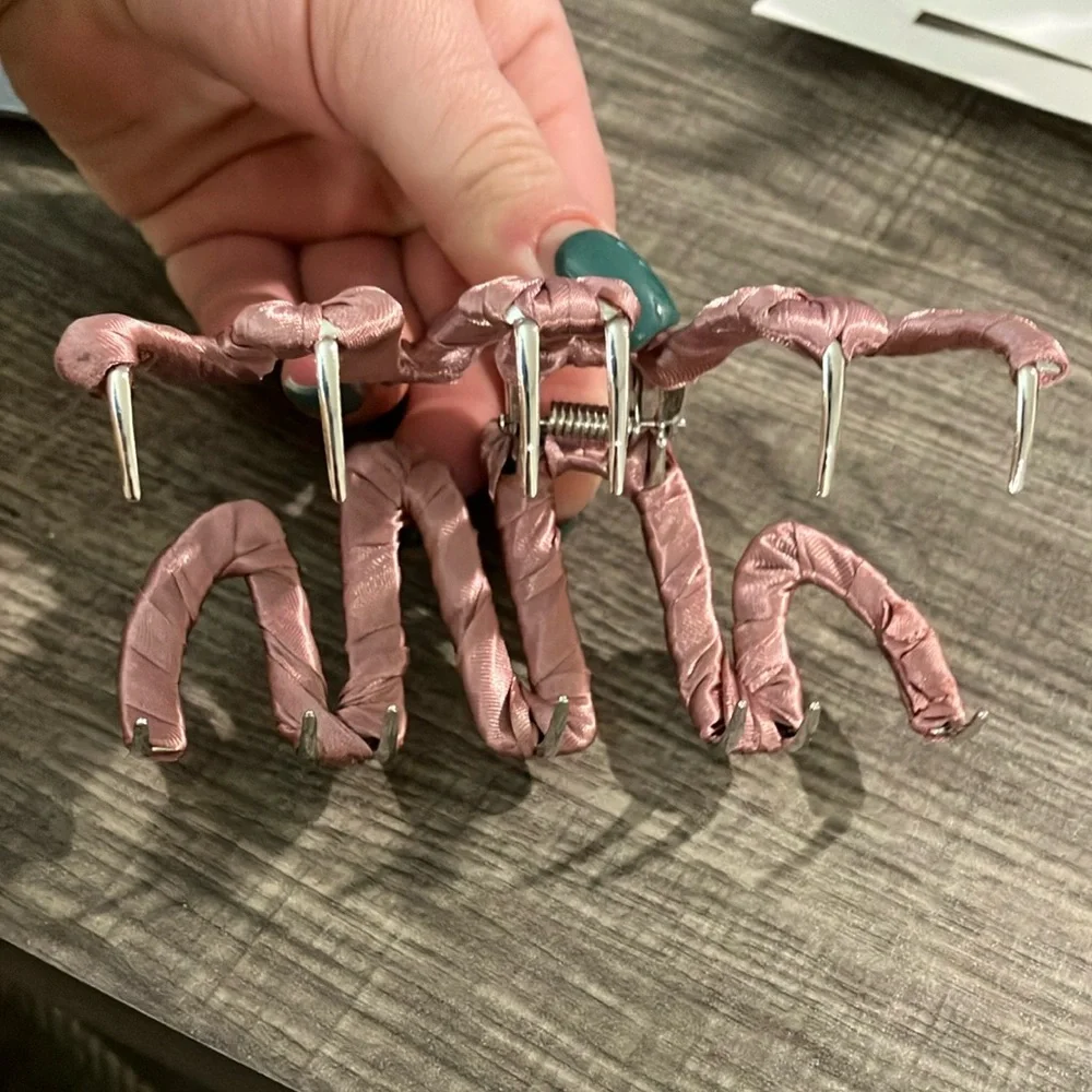 Wavy Claw Clip Rose